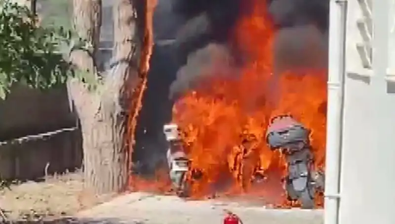 Park Halindeki 6 Motosiklet Alev Alev Yandı, Nedenleri Araştırılıyor