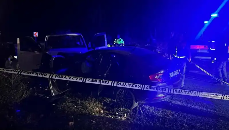 Minibüs Ters Şeritte Kaza Yaparak Dehşeti Yaşattı: 1 Ölü, 8 Yaralı