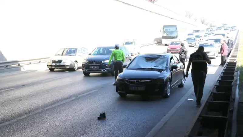 Polisten Kaçan Şahıs, Üst Geçitten Atlarken Hayatını Tehlikeye Attı
