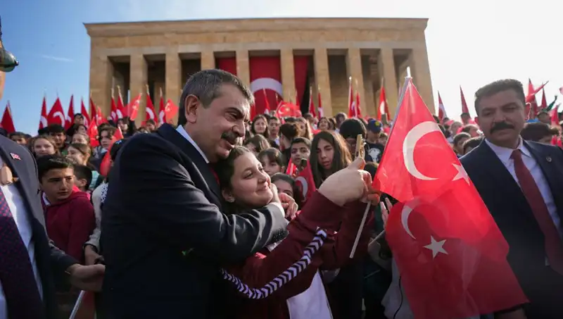 Çocuklar, Bakan Tekin ile Anıtkabir'de Unutulmaz Bir Gün Geçirdi