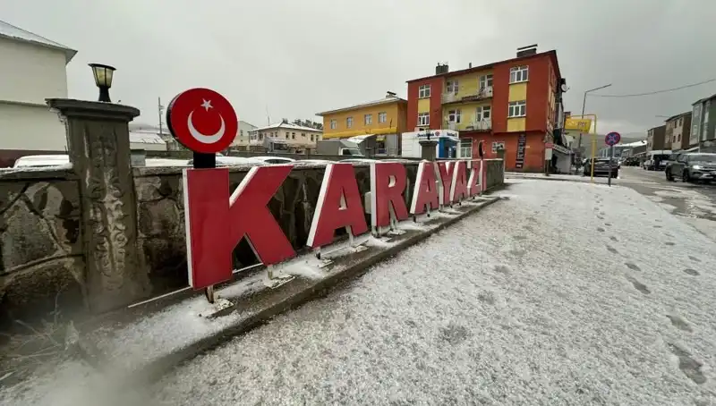 Temmuzda Şaşırtan Kar Yağışı: Sürücüler Aniden Beyaz Yolculuğa Çıktı