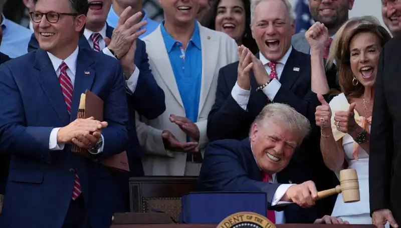 Trump, "Büyük ve Güzel Yasa Tasarısı"nı İmzaladı: Detaylar Neler?