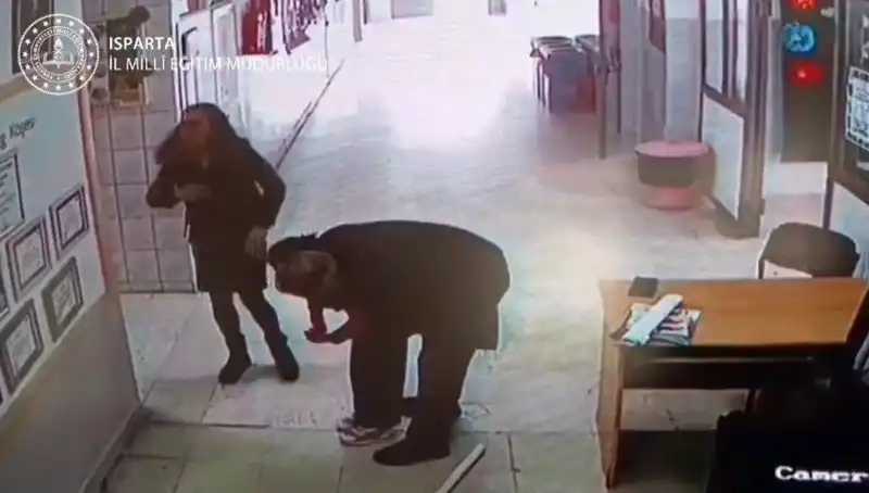 İlkokul Öğretmeninden Kahramanlık: Heimlich Manevrası ile Öğrencisini Kurtardı