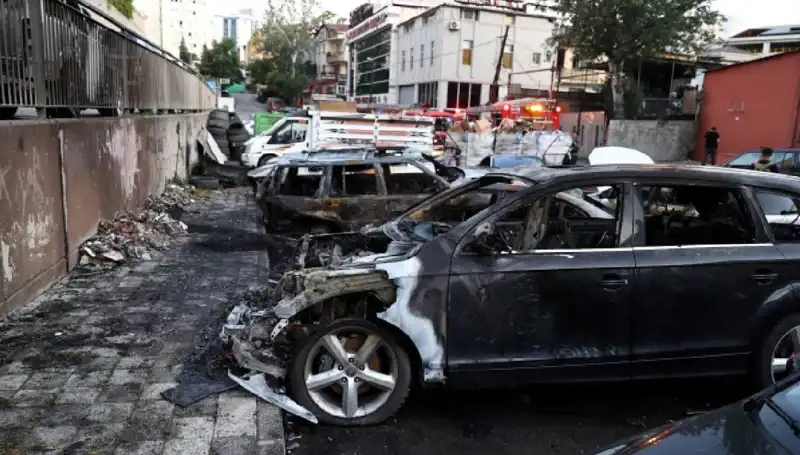 Sanayide Tamir Bekleyen Araçlar Alev Alev Yandı!