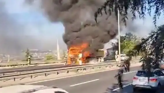D-100 Karayolu'nda TIR Yangını Trafiği Adeta Felç Etti