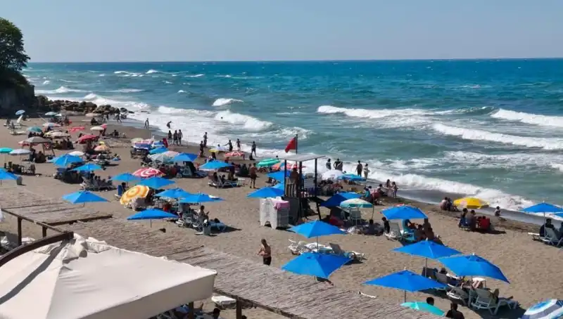 Akçakoca'da Denizin Keyfi Yasaklandı: Sebepler ve Etkileri Neler?