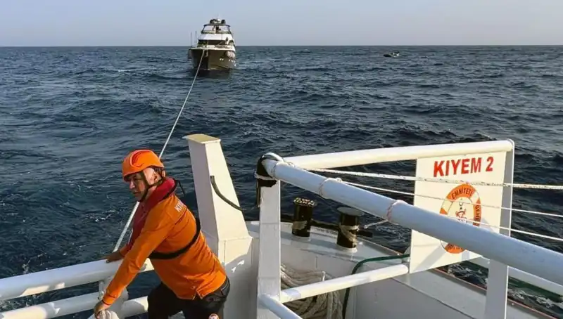 Marmaris Açıklarındaki Sürüklenen Tekne Dramı: Cesur Kurtarma Operasyonu