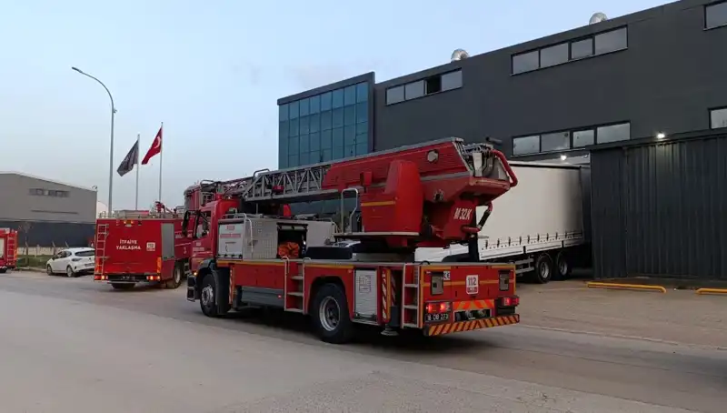 İnegöl'de Fabrika Yangını Korku Dolu Anlar Yaşattı