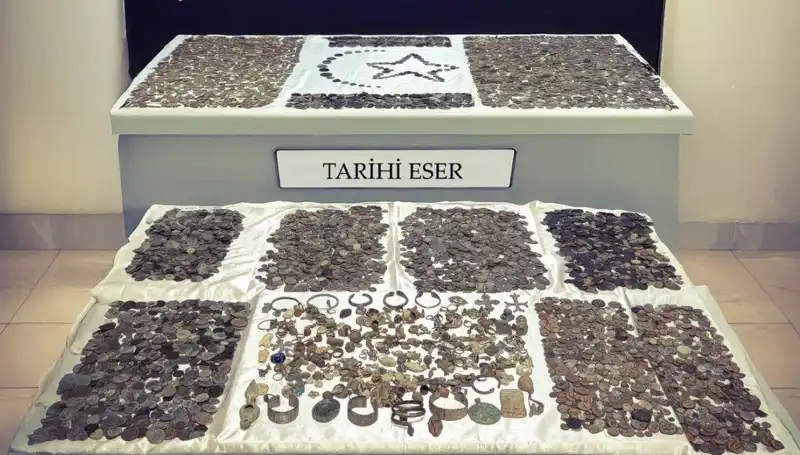 Türkiye-İran Sınırında 12 Bin 770 Tarihi Eser Ele Geçirildi!