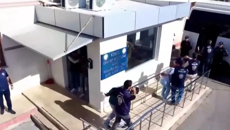 10 İlde Şok Dolandırıcılık Operasyonu: 13 Kişi Tutuklandı!
