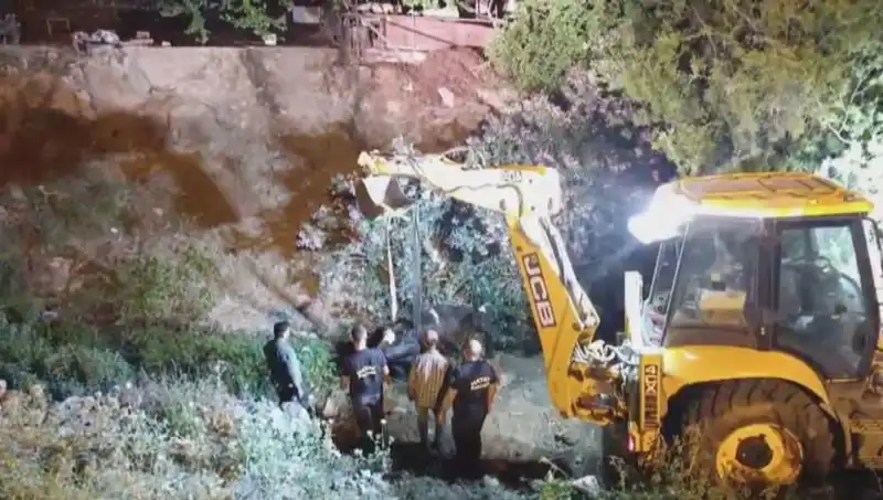 Hatay'da İneği Kurtarma Operasyonu: Hayvanseverlerin Başarılı Çabası