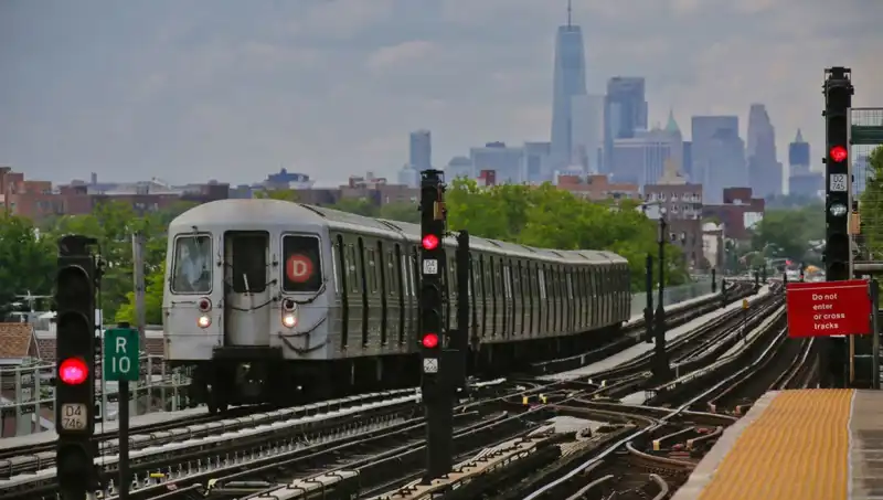 Metro Sörfü Hayatına Mal Oldu: 15 Yaşında Genç Hayatını Kaybetti