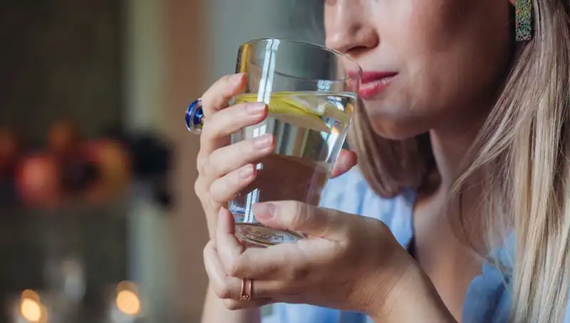 Aç Karnına 1 Litre Su İçmenin Faydası: Her Sabah Sağlığınıza Katkı Sağlayın