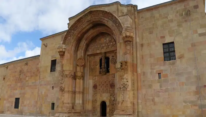 Divriği Ulu Camii ve Darüşşifası: Tarihin Nabzı Burada Atıyor