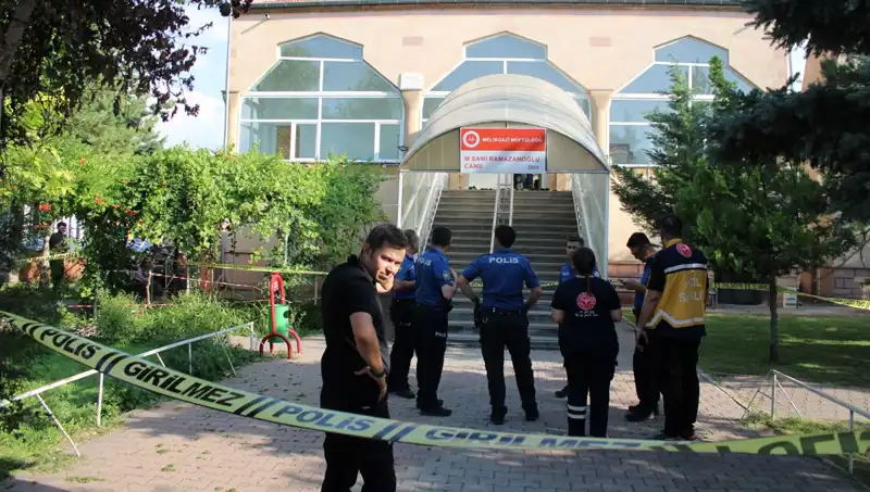 Husumetliyle İntikamı Namazda Aldı: Boğazı Kesildiğinde Tam Olarak Ne Oldu?
