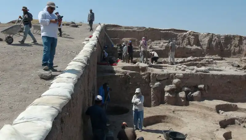 Oylum Höyük’teki Kazı Çalışmaları, Sıcak Havaya Rağmen Devam Ediyor