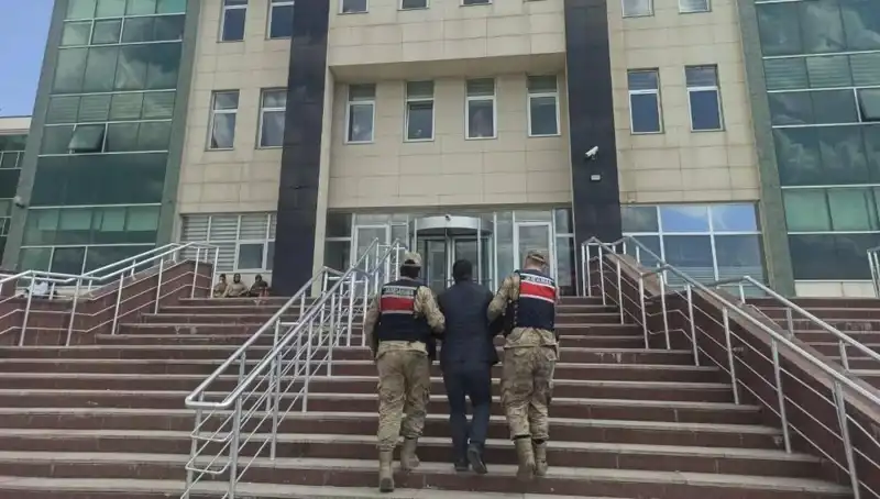 Hapis Cezasıyla Aranan Zanlı, Saklandığı Yerden Polis Tarafından Yakalandı