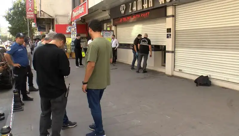 Güpegündüz Cadde Ortasında Kuyumcu Soygunu: Olay Anı Kamerada