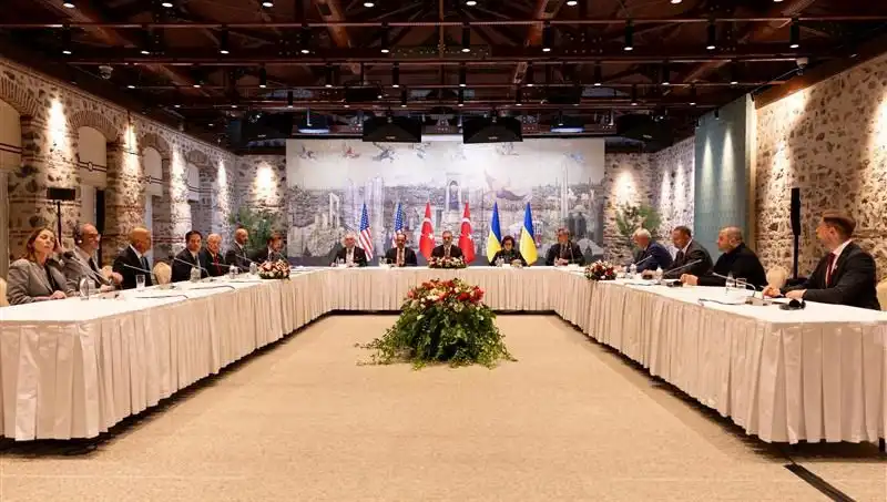 Barış Masasında Kritik Gün: Üçlü Toplantı Başladı ve Umutları Yeşerdi