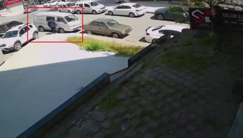 Aracını Çalmak İsteyen Hırsız Suçüstü Yakalandı: Yılın Olayı!