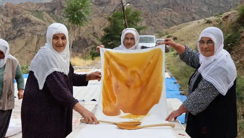 Yaz Aylarının Vazgeçilmezi: Güneşin Altında Kurutulmuş Sağlıklı Unlu Mamuller