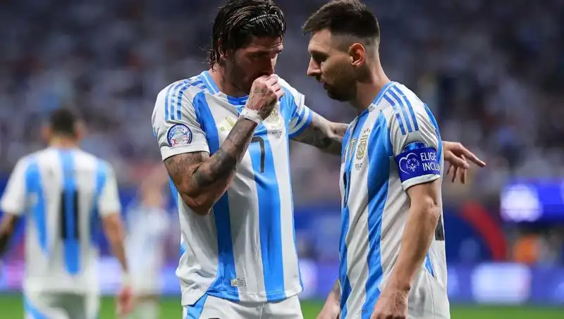 Rodrigo de Paul, Messi ile Buluştu: Futbolun İki Yıldızının Keyifli Anları