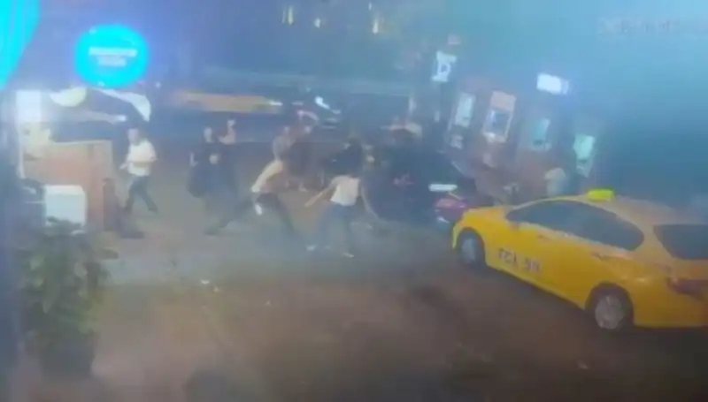 Beyoğlu'nda Kızışan Tartışma Kanlı Bir Kavga ile Sonuçlandı