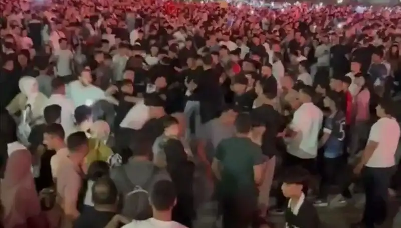 Konserde Bıçaklı Kavga: Üç Kişi Yaralandı, Olay Yerinde Gergin Anlar