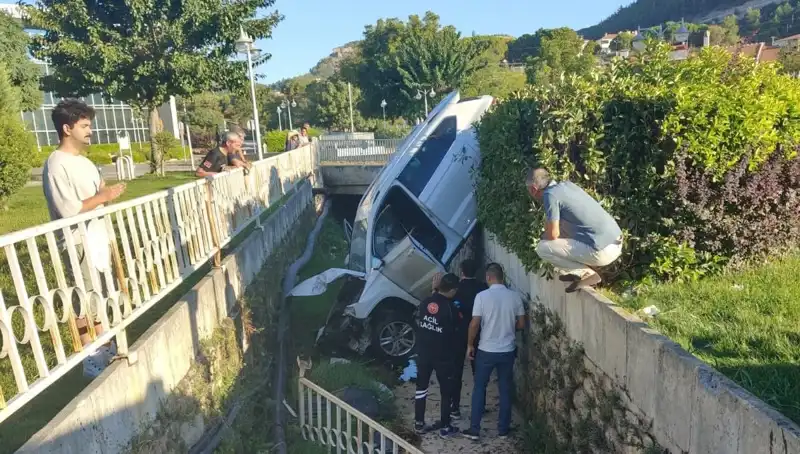 Muğla'da Direksiyon Kırma Nedeniyle Faciaya Neden Olan Kaza!
