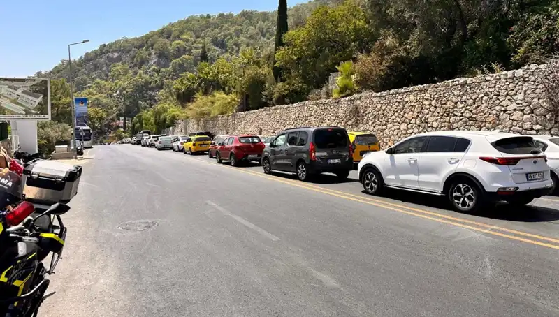 Fethiye-Ölüdeniz Yolunda Tatilci yoğunluğu: Üç Kilometre Kuyruk Oluştu