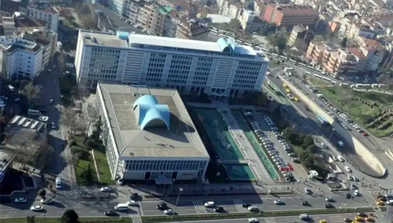 İBB Yolsuzluk Soruşturması: Şüphelilerin Adliyeye Sevk Edilmesi Neleri Gösterecek?