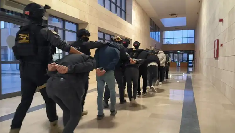 Türkiye'de DAEŞ Operasyonları: 47 İlde 298 Şüpheli Gözaltında