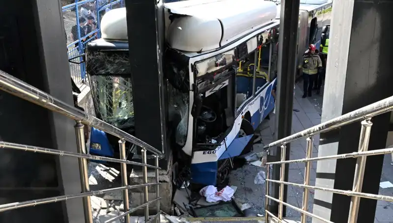 Ankara'da Belediye Otobüsü Kaza Geçirdi: 27 Yaralı, Biri Ağır Yaralı!