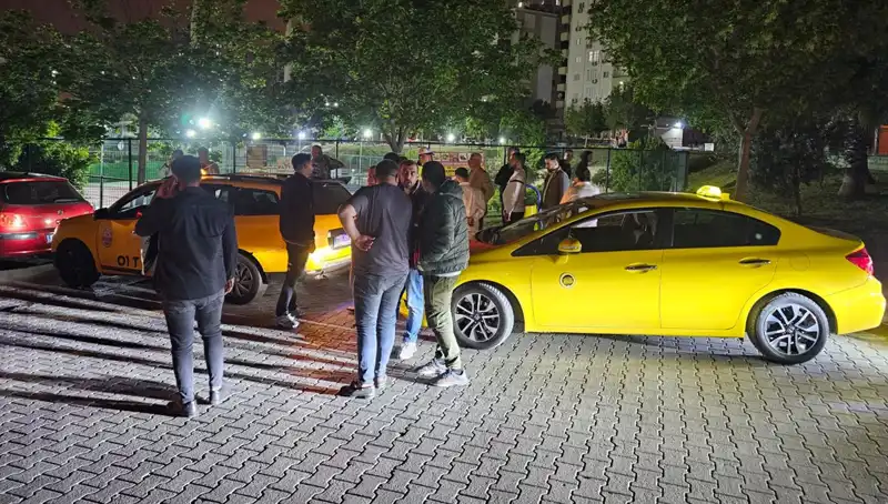 Adana'da Korsan Taksici, Gerçek Taksiciye Pahalıya Patladı!