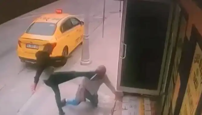 Taksi Durağında Şoke Eden Olay: Alacaklı, Oğlunun Bacağını Kırdı!
