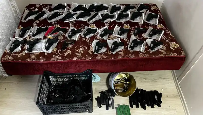 Gaziantep'te El Bombası ve 45 Silah Ele Geçirildi: Olayın Arkasındaki Gerçekler