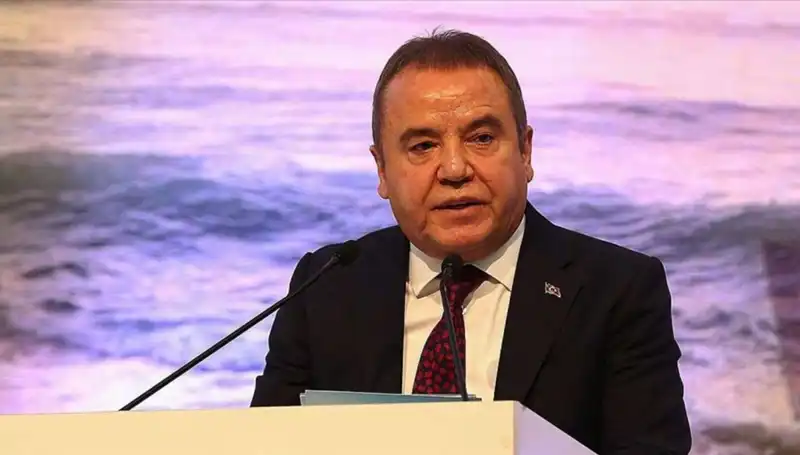 Antalya'nın Kalbinde: Muhittin Böcek'in Hayatı ve Başarıları